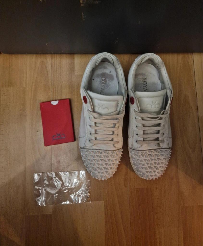 Royalums sneakers met spikes - Maat 45, Ophalen of Verzenden, Wit