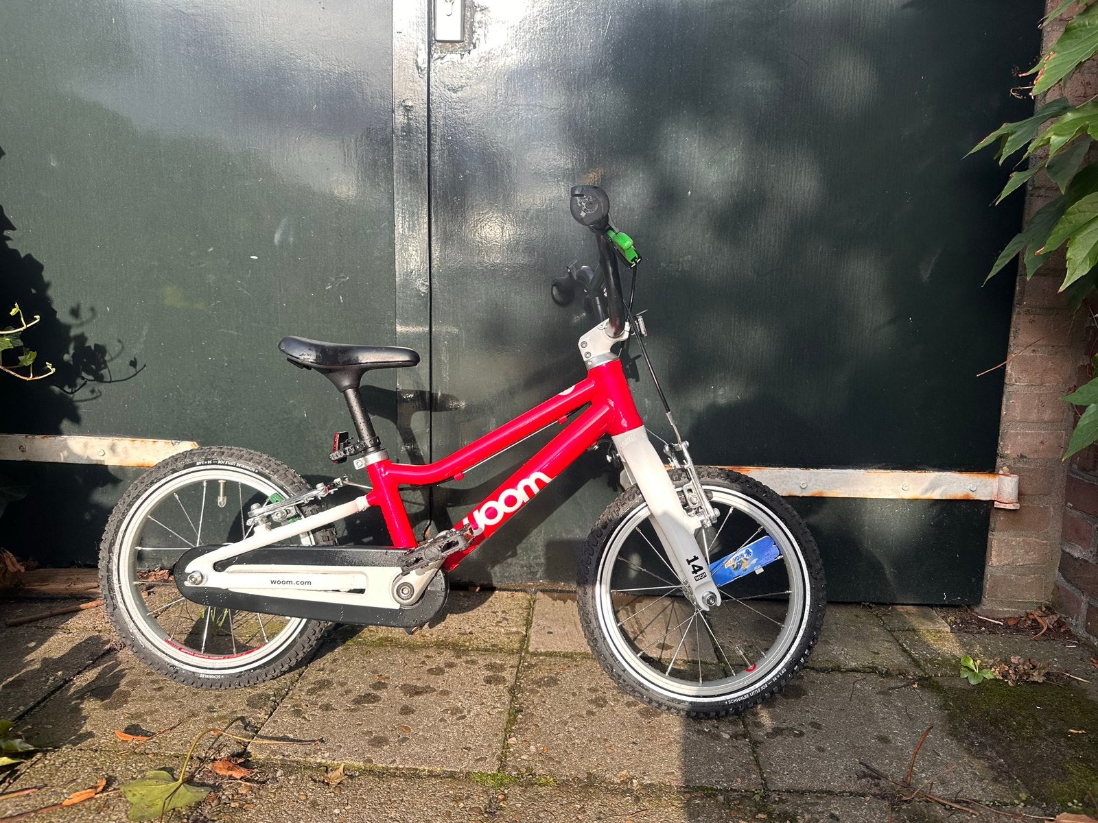 Woom Go 2 Hot Pink kinderfiets - Zo goed als nieuw, Ophalen, Zo goed als nieuw, Velgrem, Minder dan 16 inch