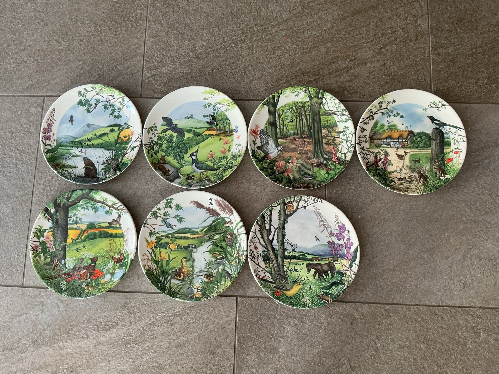 Set van 8 Porcelain 'The Countryside' sierborden, Ophalen