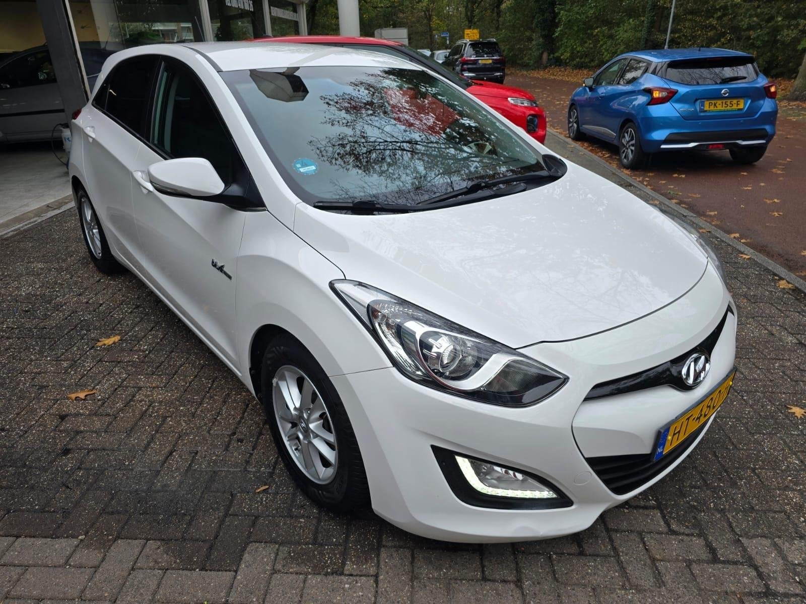Hyundai i30 1.6 GDI i-Motion Plus | NIEUWE APK | NAVI | CAME, Gebruikt, 1591 cc, 4 cilinders, Wit