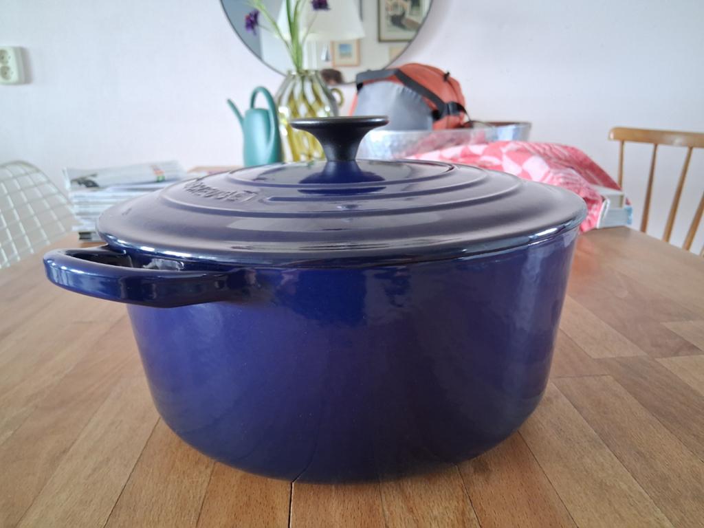 Le Creuset braadpan 24 cm Indigo, Gietijzer, Ophalen of Verzenden, Zo goed als nieuw, Keramische plaat