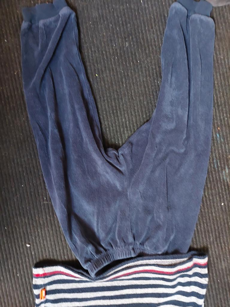 Leuk setje: gestreept shirt en blauwe broek, Kinderen en Baby's, Kinderkleding | Maat 110, Ophalen of Verzenden, Zo goed als nieuw