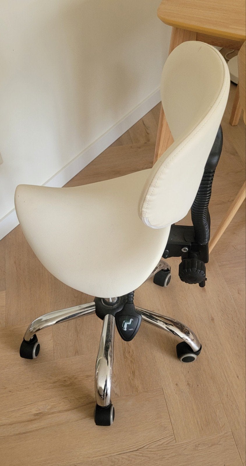 Ergonomische zadelkruk wit, Huis en Inrichting, Bureaustoelen, Ophalen, Wit, Zo goed als nieuw, Bureaukruk