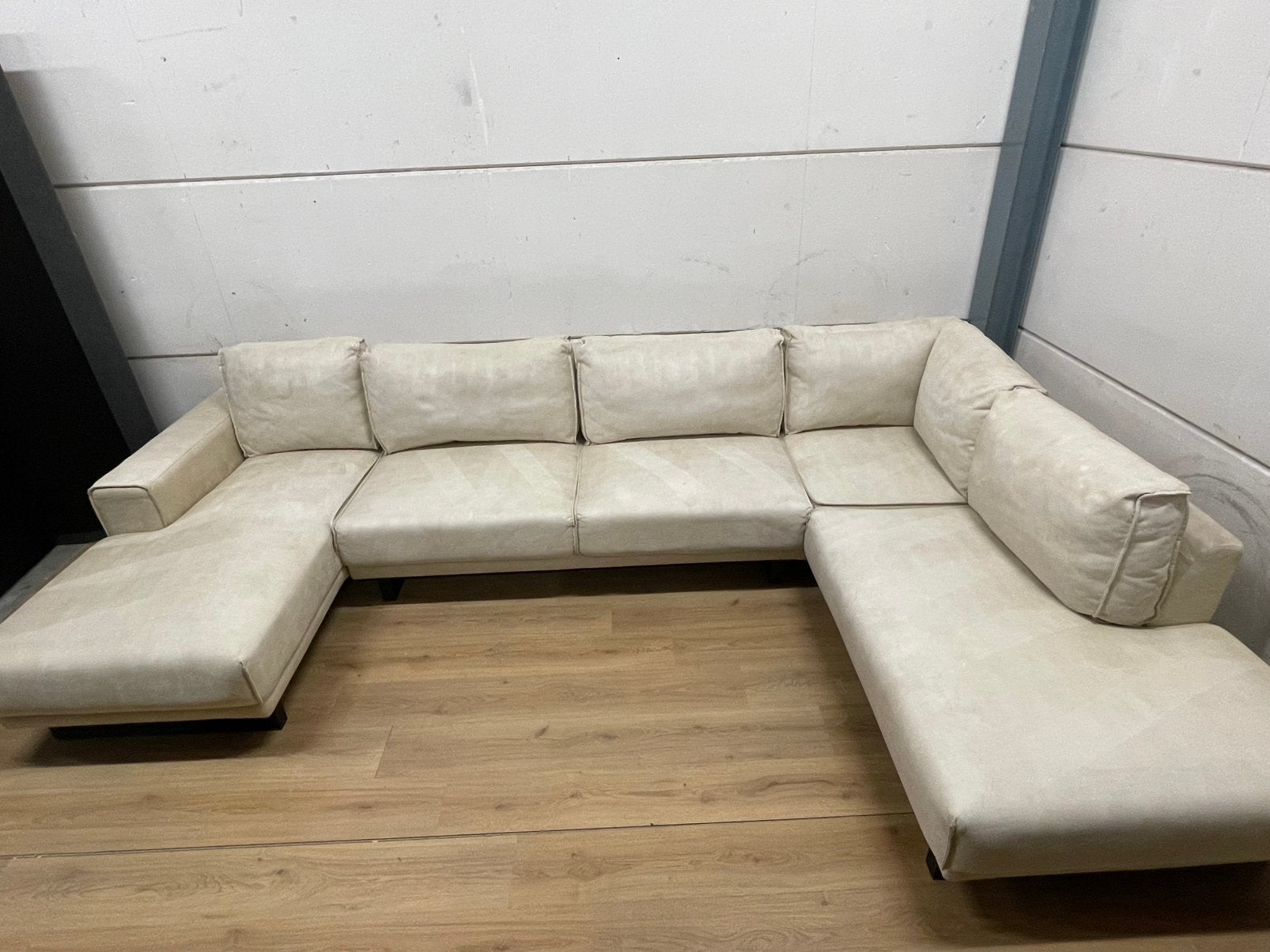 Mooie luxe beige creme suede de bommel u bank - GEREINIGD!!!, Huis en Inrichting, Banken | Bankstellen, Ophalen, Luxe, Hoekbank