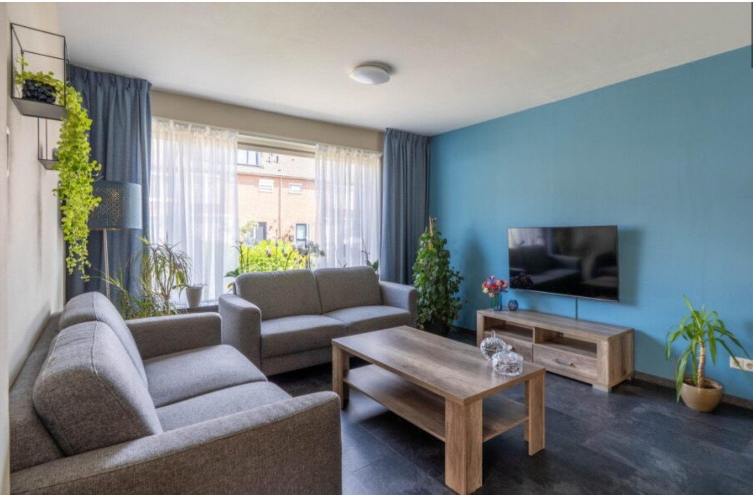 eettafel incl 8 stoelen, dressoir, tv kast, salontafel, Ophalen, Zo goed als nieuw