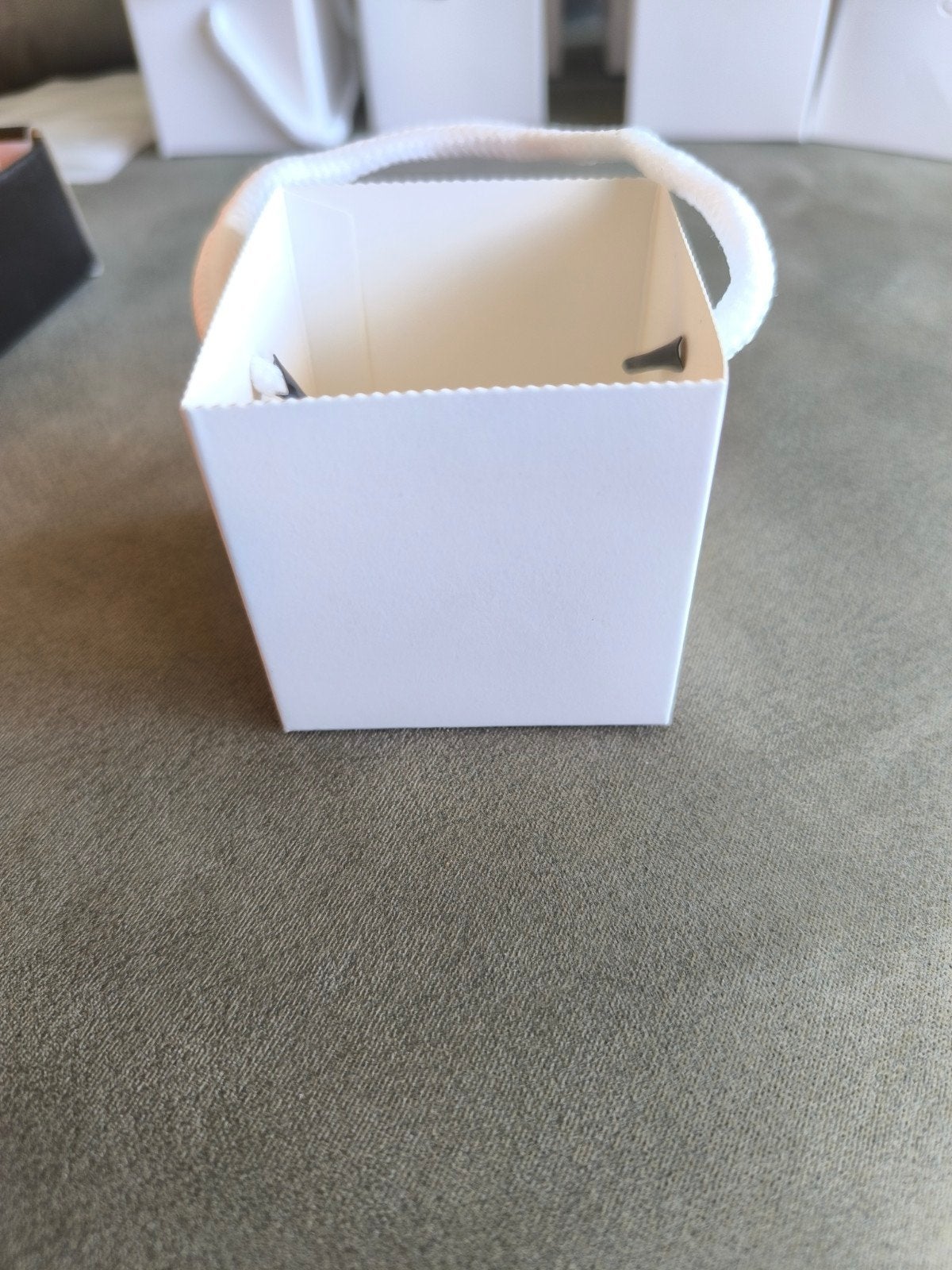 80 stuks papieren doosjes/tassen, Nieuw, Ophalen of Verzenden, Papier of Karton, Knutselmateriaal