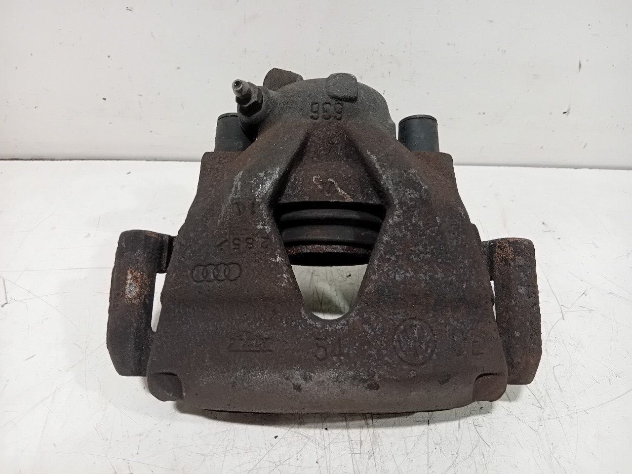 Remklauw rechts voor Audi TT, Onderdelen@venauto.nl, Van der Ven Autorecycling B.V., Gebruikt, Ettenseweg 76, 4706 PB Roosendaal, The Netherlands