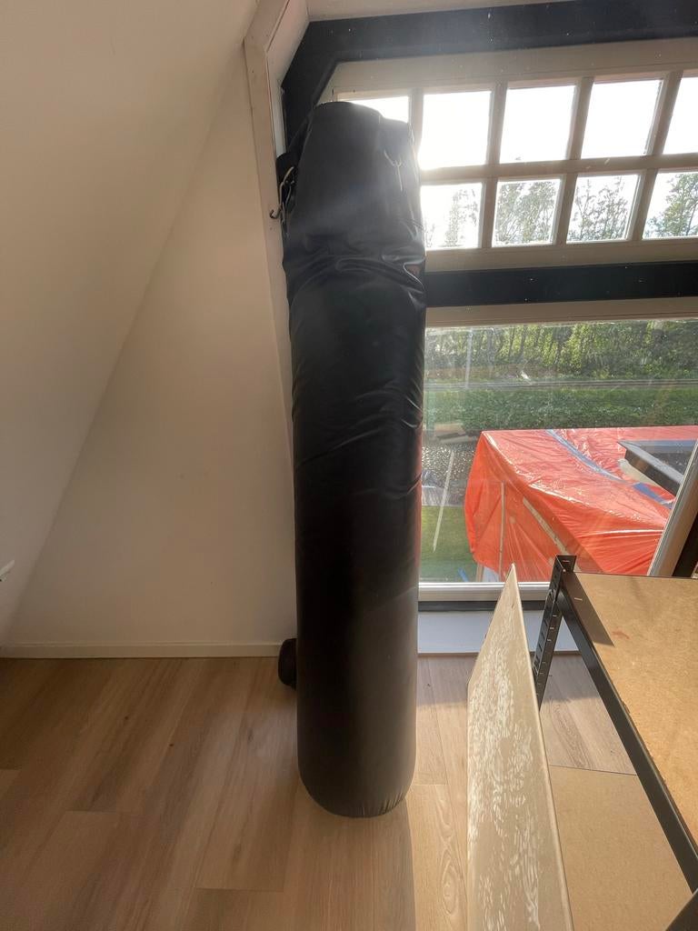 Bokszak 100 kg, 2 meter hoog met haakinstallatie, Ophalen of Verzenden, Zo goed als nieuw, Bokszak
