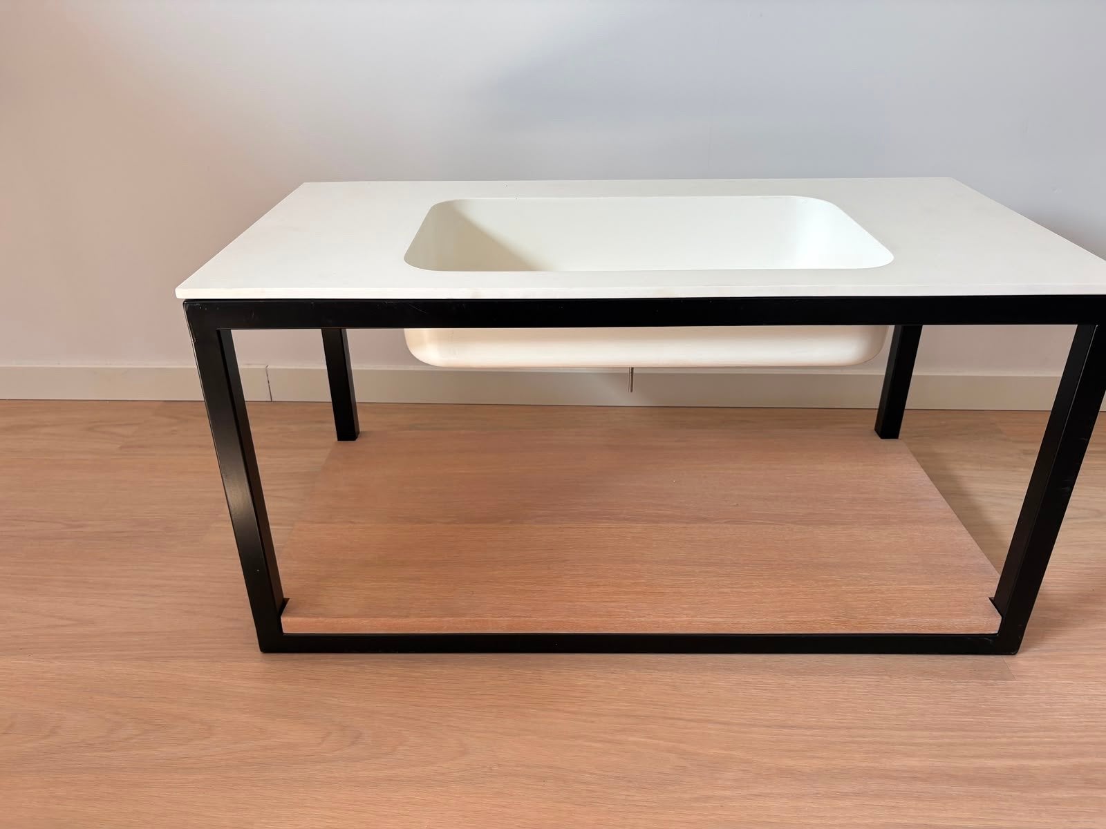 Prachtig modern wastafelmeubel met zwart metalen onderstel, Huis en Inrichting, Badkamer | Badkamermeubels, Ophalen, 50 tot 100 cm