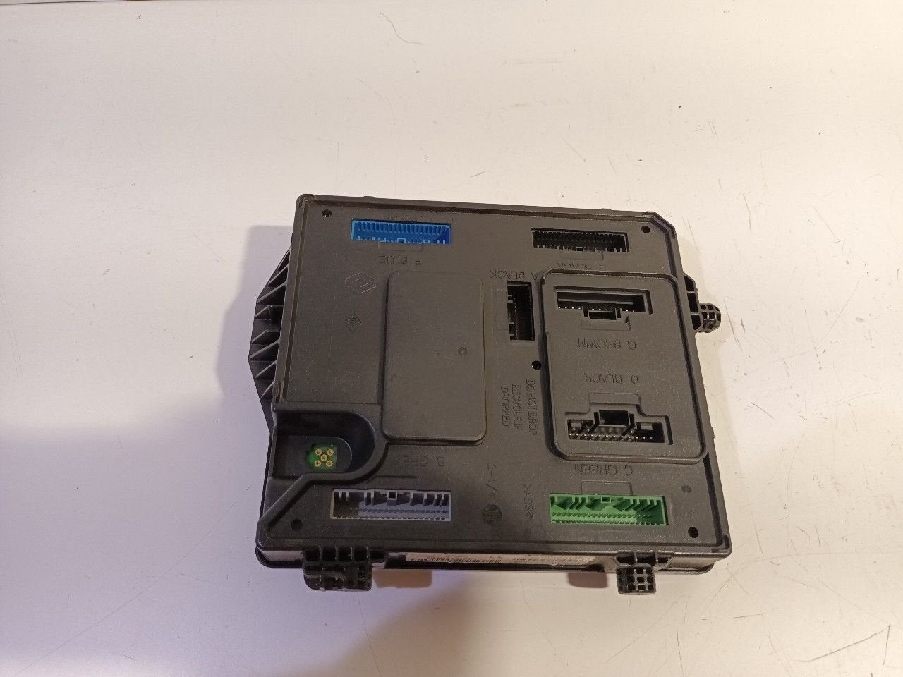 Computer body control Renault Mégane, Onderdelen@venauto.nl, Van der Ven Autorecycling B.V., Gebruikt, Ettenseweg 76, 4706 PB Roosendaal, The Netherlands