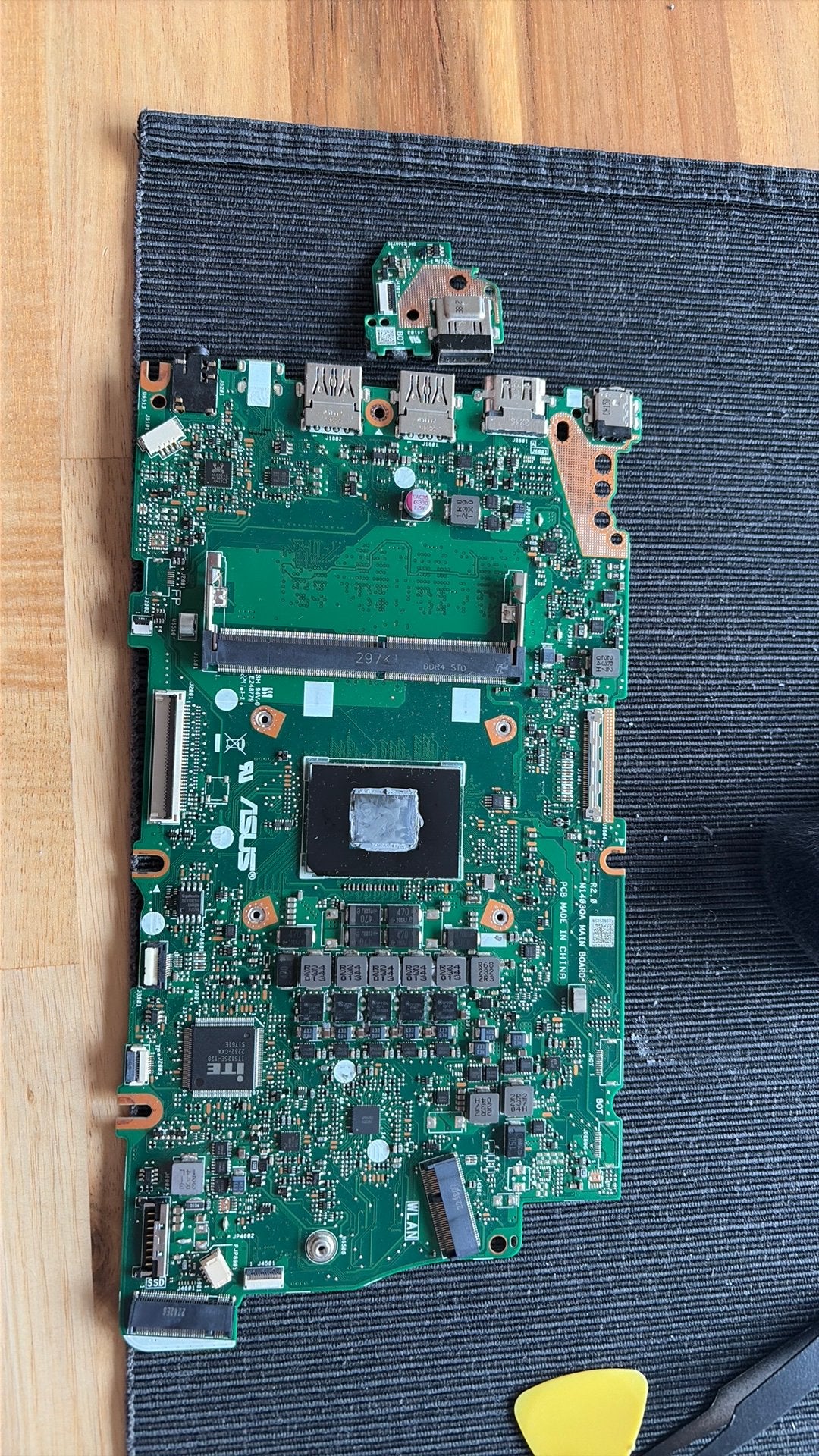 Asus vivobook moederbord M1403QA met AmD Ryzen 7 processor, Computers en Software, Moederborden, Ophalen, Zo goed als nieuw, DDR4