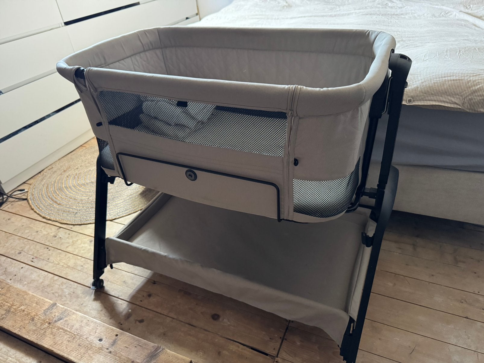 Qute  Q breez pluz co sleeper, Ophalen, Zo goed als nieuw, Wieg