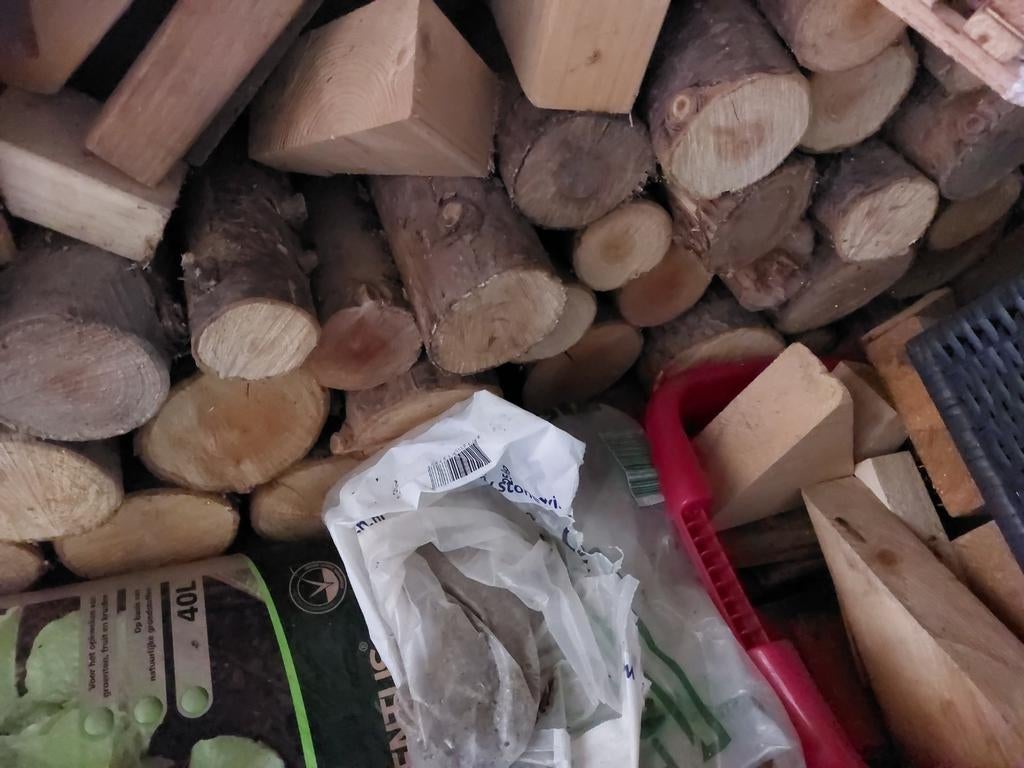 Gedroogd conifeerhout en resthout (diverse maten), Tuin en Terras, Haardhout, Minder dan 3 m³, Ophalen of Verzenden, Overige houtsoorten