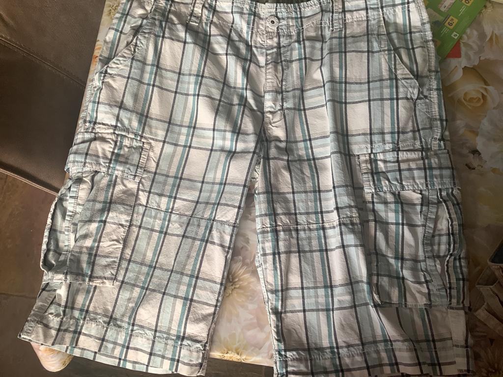 Mooie geruite korte broek maat 34., Kleding | Heren, Broeken en Pantalons, Ophalen of Verzenden, Zo goed als nieuw, Wit