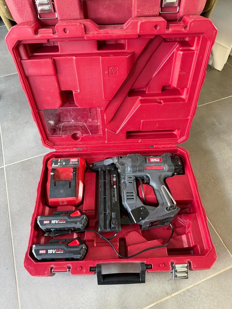 Senco F-18XP Elektrische Brad Tacker met 2 Accu's en Lader, Ophalen, Gebruikt