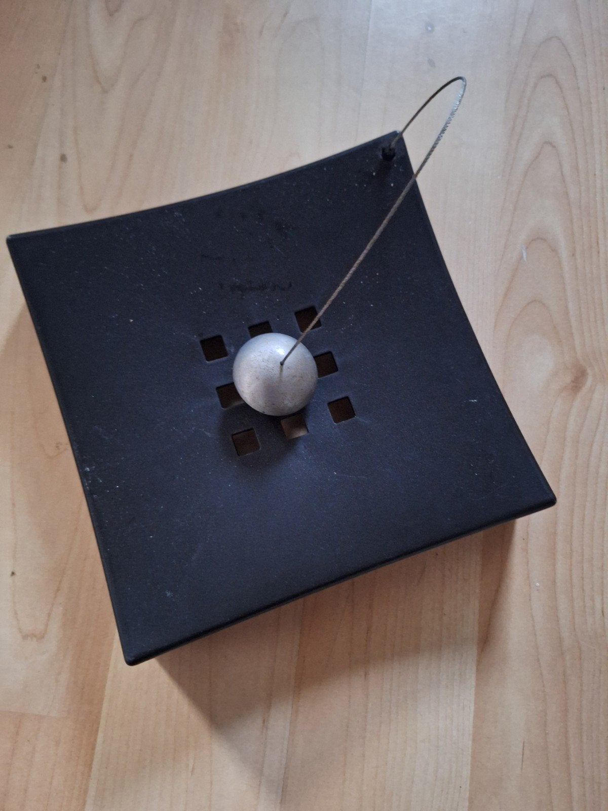 Zwarte metalen servettenhouder met decoratieve bal, Ophalen, Gebruikt, Zwart, Metaal