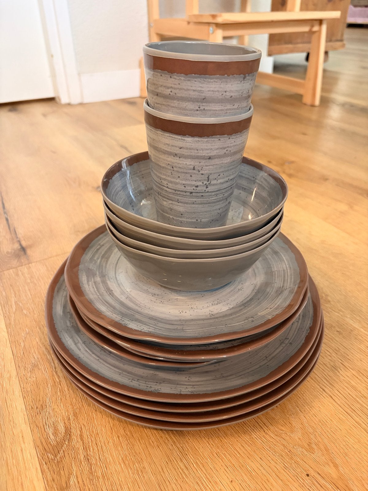 Bo-Camp Halo Grijs 14-delig Melamine Servies Set, Caravans en Kamperen, Kampeeraccessoires, Ophalen of Verzenden, Zo goed als nieuw