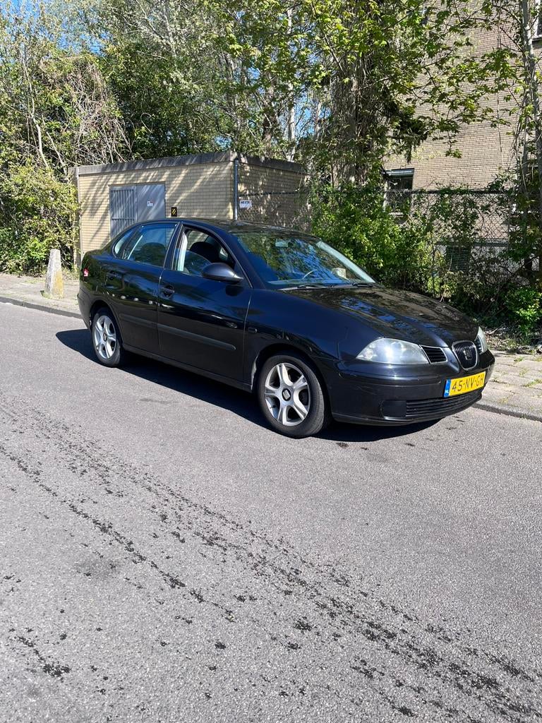 Nette Seat Cordoba 1.4 16V 2004 Zwart, Auto's, Voorwielaandrijving, 4 cilinders, Origineel Nederlands, Handgeschakeld