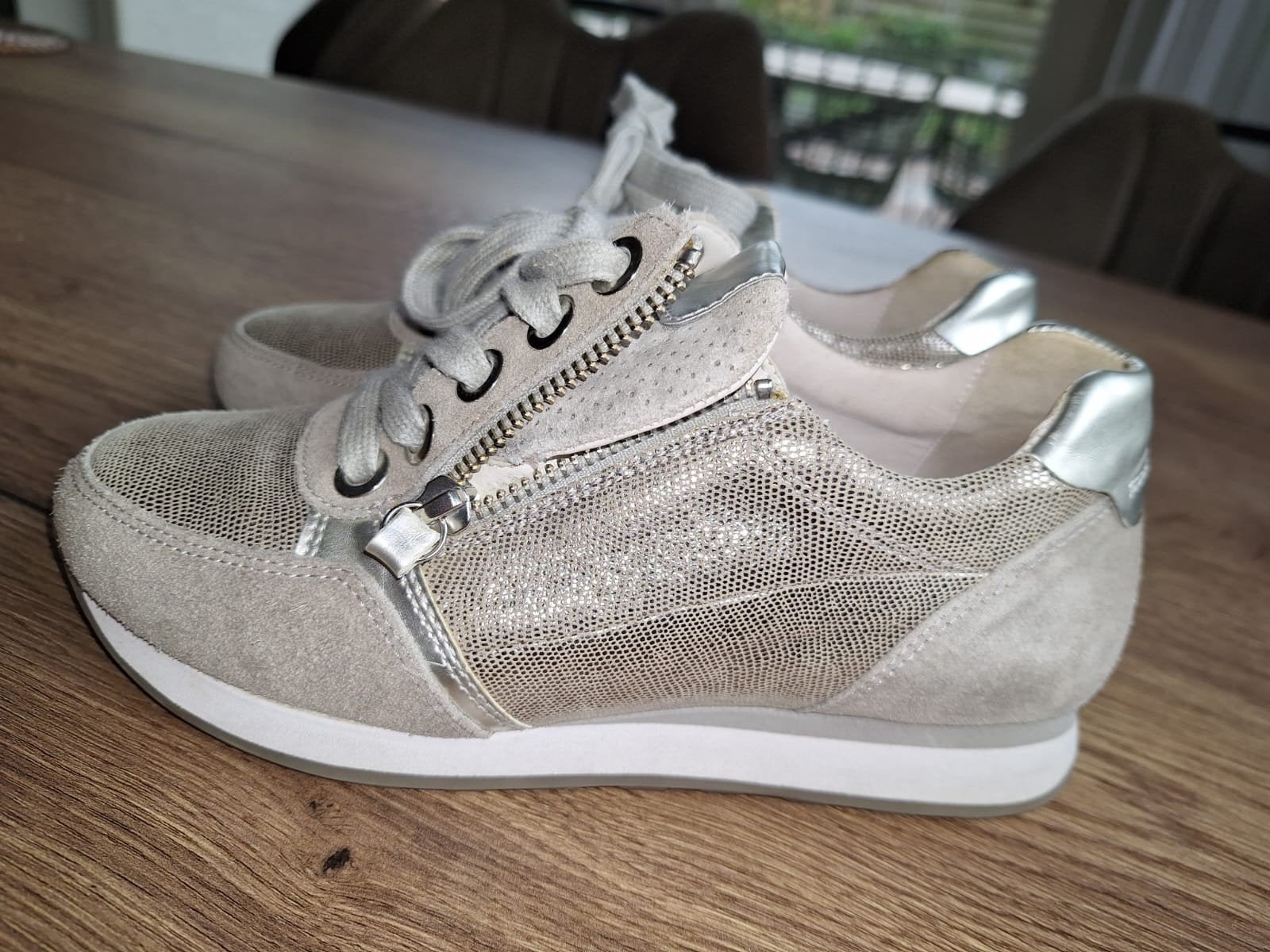 Gabor sneakers z.g.a.n. zilver/grijs maat 2,5 (35), Gabor, Ophalen of Verzenden, Grijs, Sneakers of Gympen