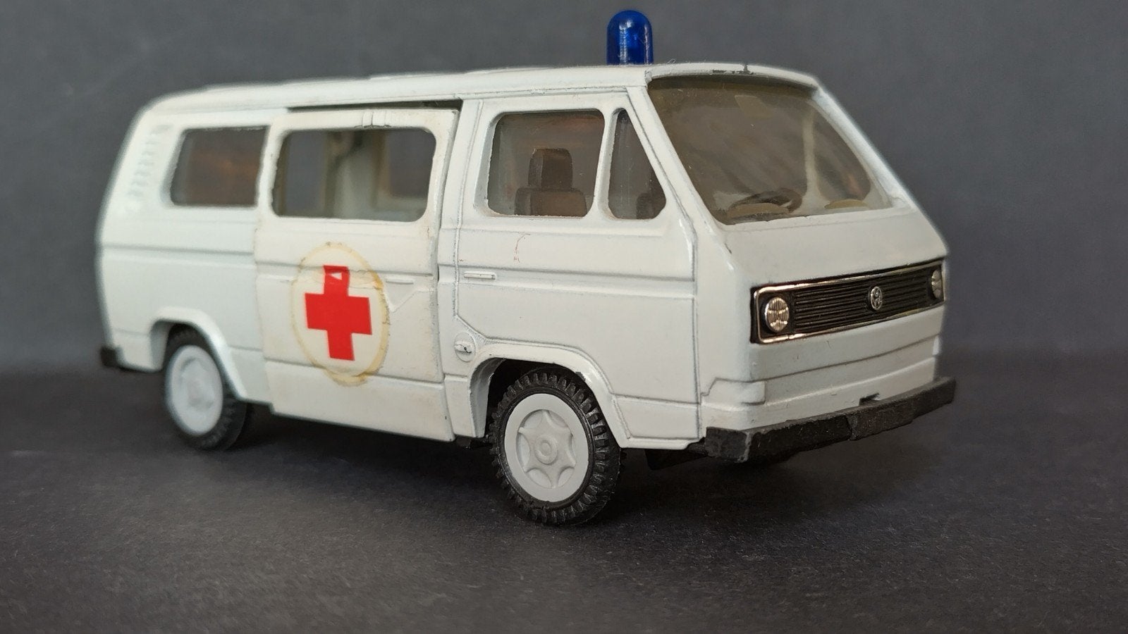 Volkswagen VW Transporter T3 ambulance 1:43 Conrad Pol, Auto, Verzenden, ., Zo goed als nieuw