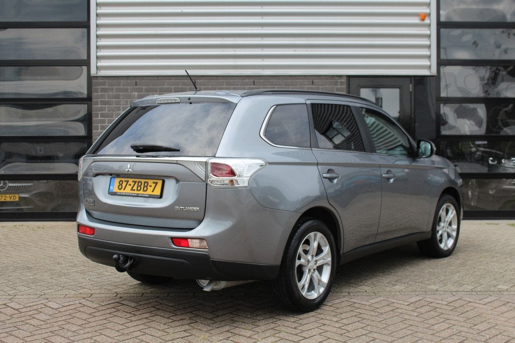 Mitsubishi Outlander 2.0 Instyle / Keyless / Leer / 7 Persoo, Auto's, 15 km/l, 4 cilinders, Automatische klimaatregeling, 7 stoelen