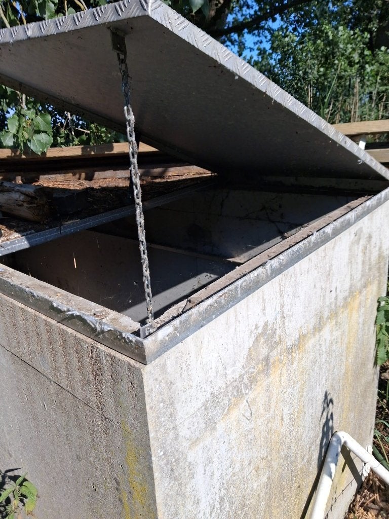 Betonnen bak / kelderbak / opslag / smeerput, Ophalen