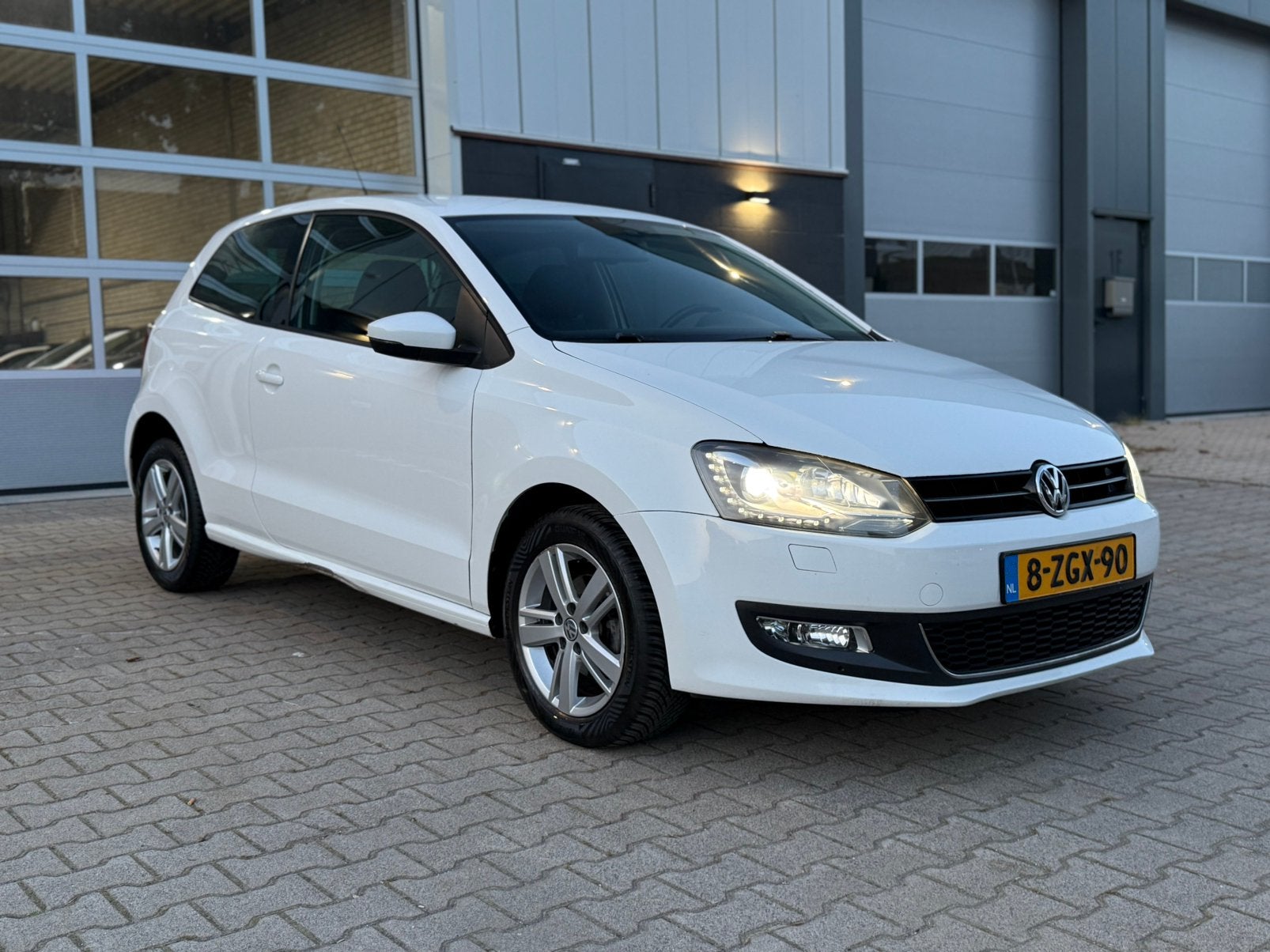 Volkswagen Polo 1.2 2013 Wit LED Stoelverwarming Parksensor, Voorwielaandrijving, 40 €/maand, 1198 cc, Wit