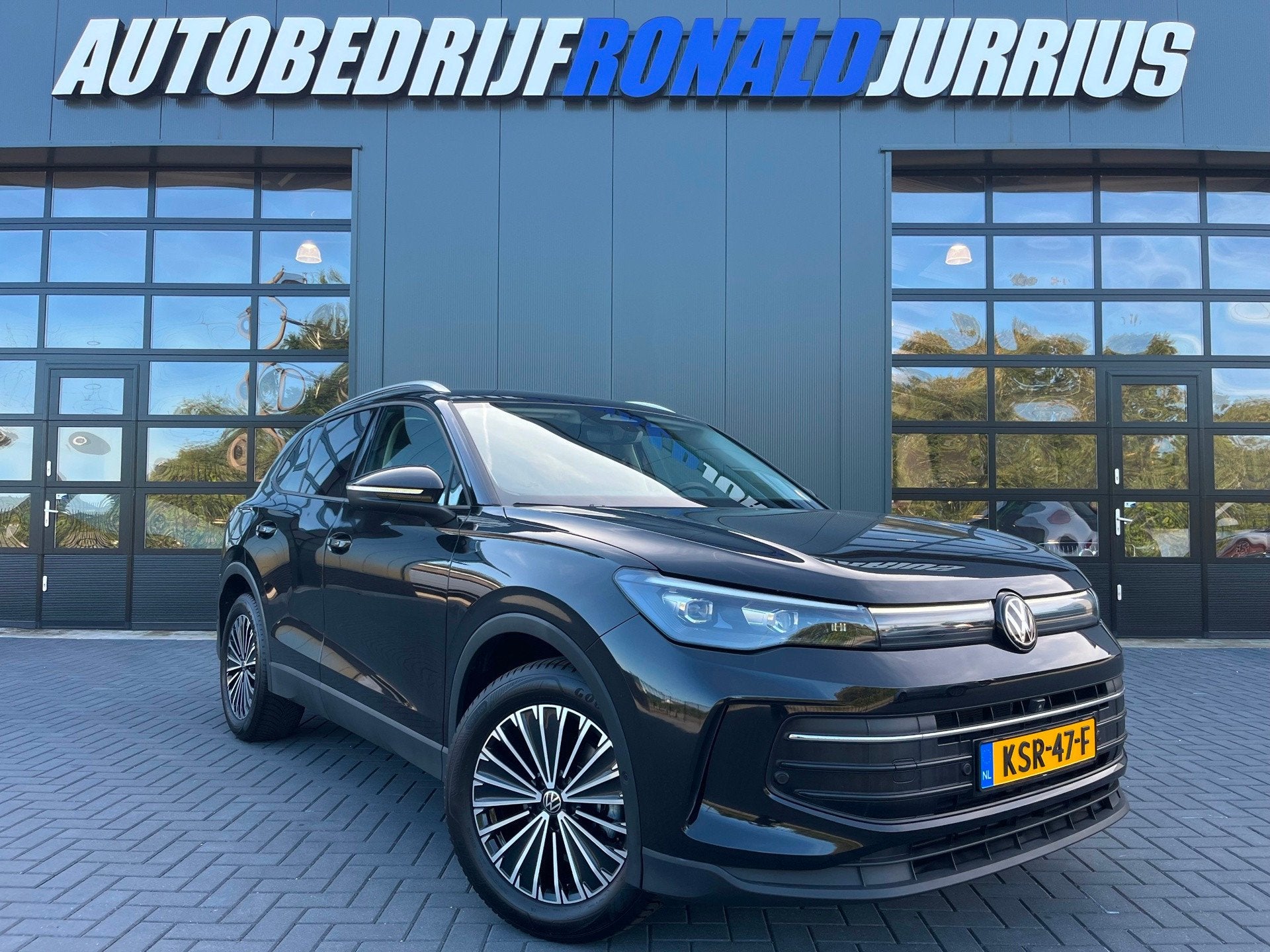 Volkswagen TIGUAN 1.5 eTSI Life Edition 360 Camera/Carplay/T, Dealer onderhouden, 4 cilinders, Zwart, Bedrijf