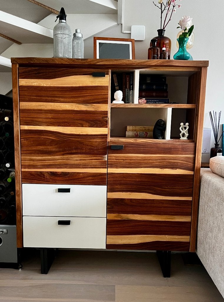 Xooon Dressoir Kast teakhout met wit gelakte fronten, Huis en Inrichting, Ophalen, Gebruikt, Een mooie, praktische kast voor in modern als landelijk inter.