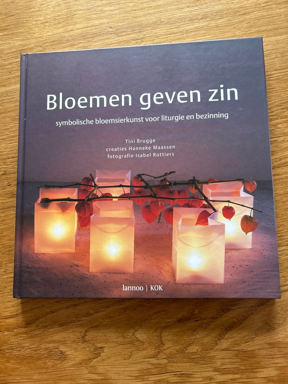 Bloemen geven zin: symbolische bloemsierkunst, Ophalen of Verzenden, Gelezen, Christendom | Protestants