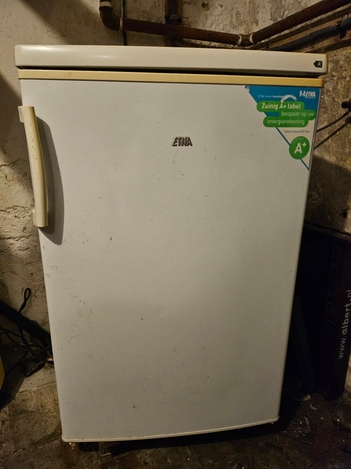 Kapotte Etna vriezer EVV0852WIT/E02 met A+ label, Witgoed en Apparatuur, Koelkasten en IJskasten, Gebruikt, 75 tot 100 liter, Met aparte vriezer