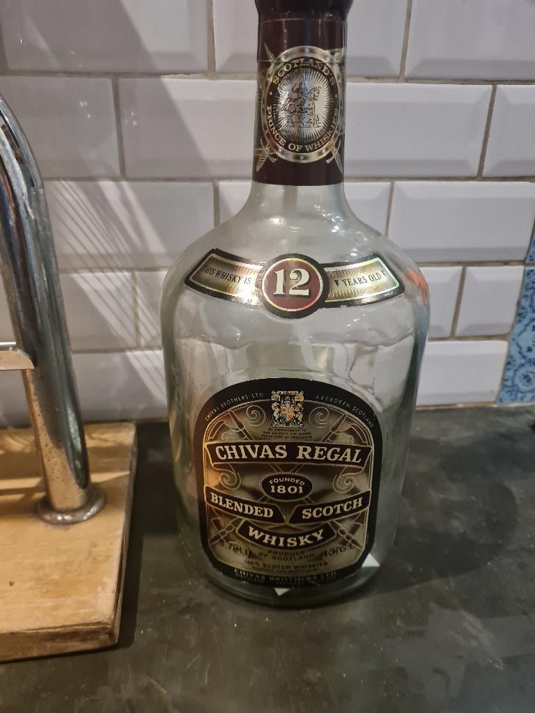 Grote lege fles Chivas Regal met pompje, Heikant 21 Kaatsheuvel, Belle Vieille Brocante, Zo goed als nieuw, Jolandamonsieurs@gmail.com