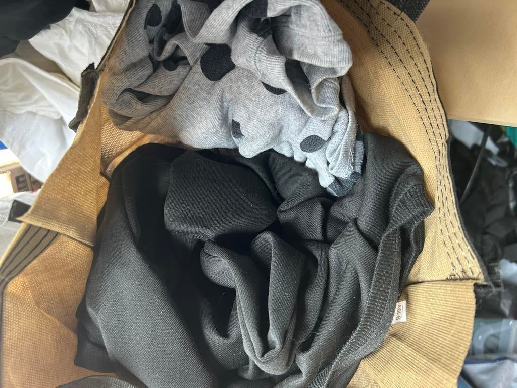 Doos  en  5 tassen meisjeskleding 134/140, Kinderen en Baby's, Kinderkleding | Maat 134, Ophalen, Zo goed als nieuw, Meisje, Overige typen