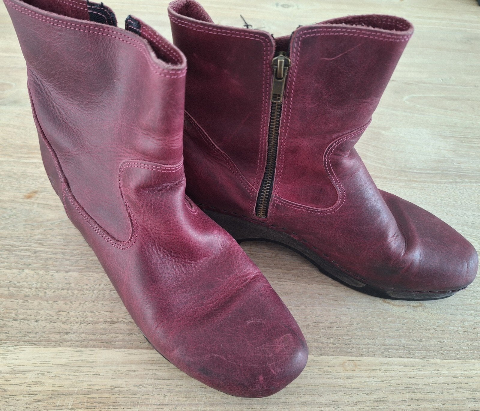 "Clumpy" klomp laarzen maat 41, Kleding | Dames, Schoenen, Zo goed als nieuw, Rood, Ophalen of Verzenden