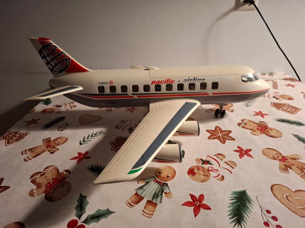 Foto 16 van Playmobil luchthaven met groot vliegtuig, helikopters,  ect.