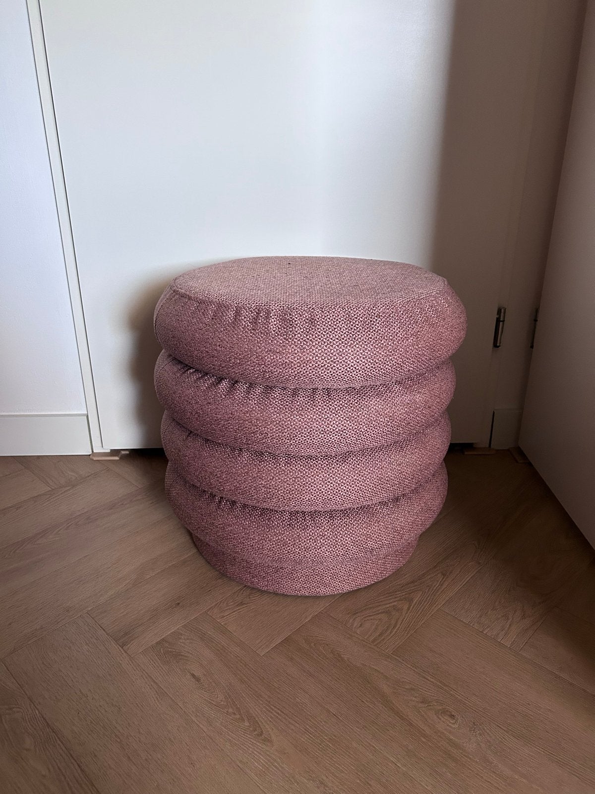 Zo goed als nieuwe terra kleur poef van Karwei, Ophalen, Zo goed als nieuw, Rond, Stof