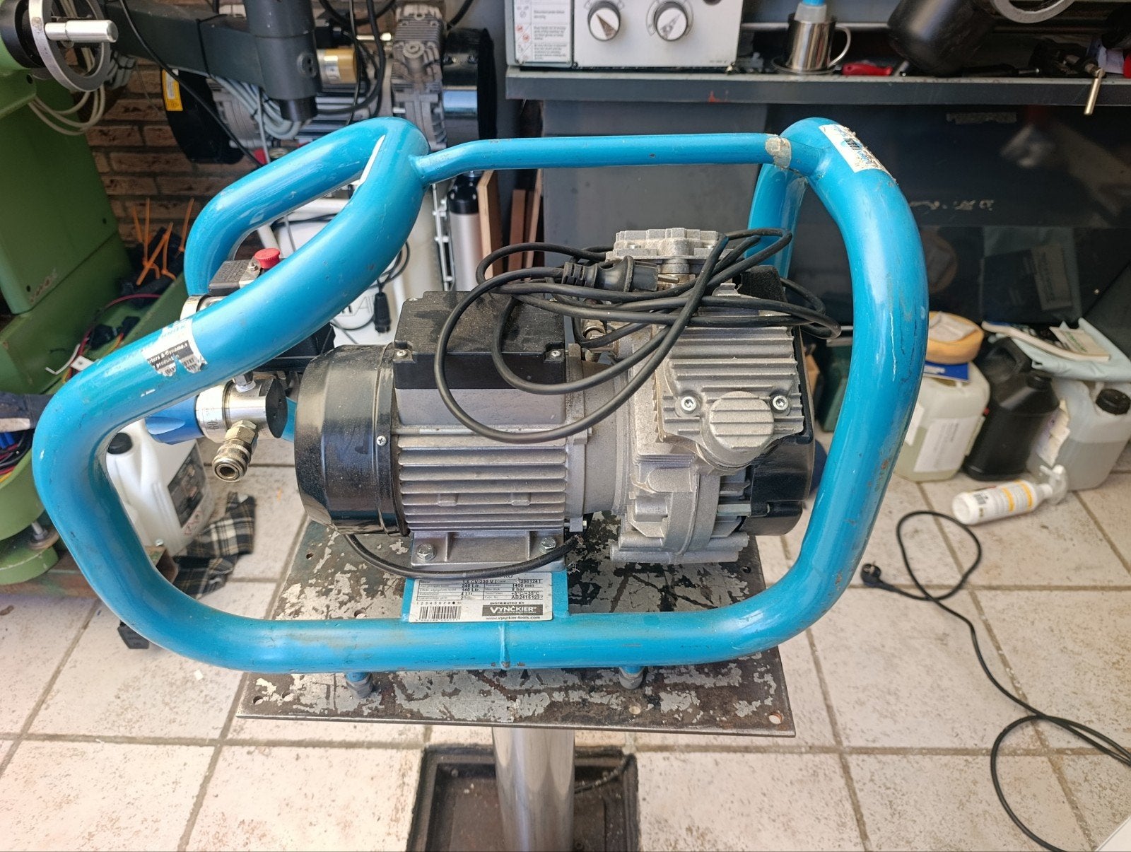 2-cilinder compressor 220V, Ophalen, Gebruikt