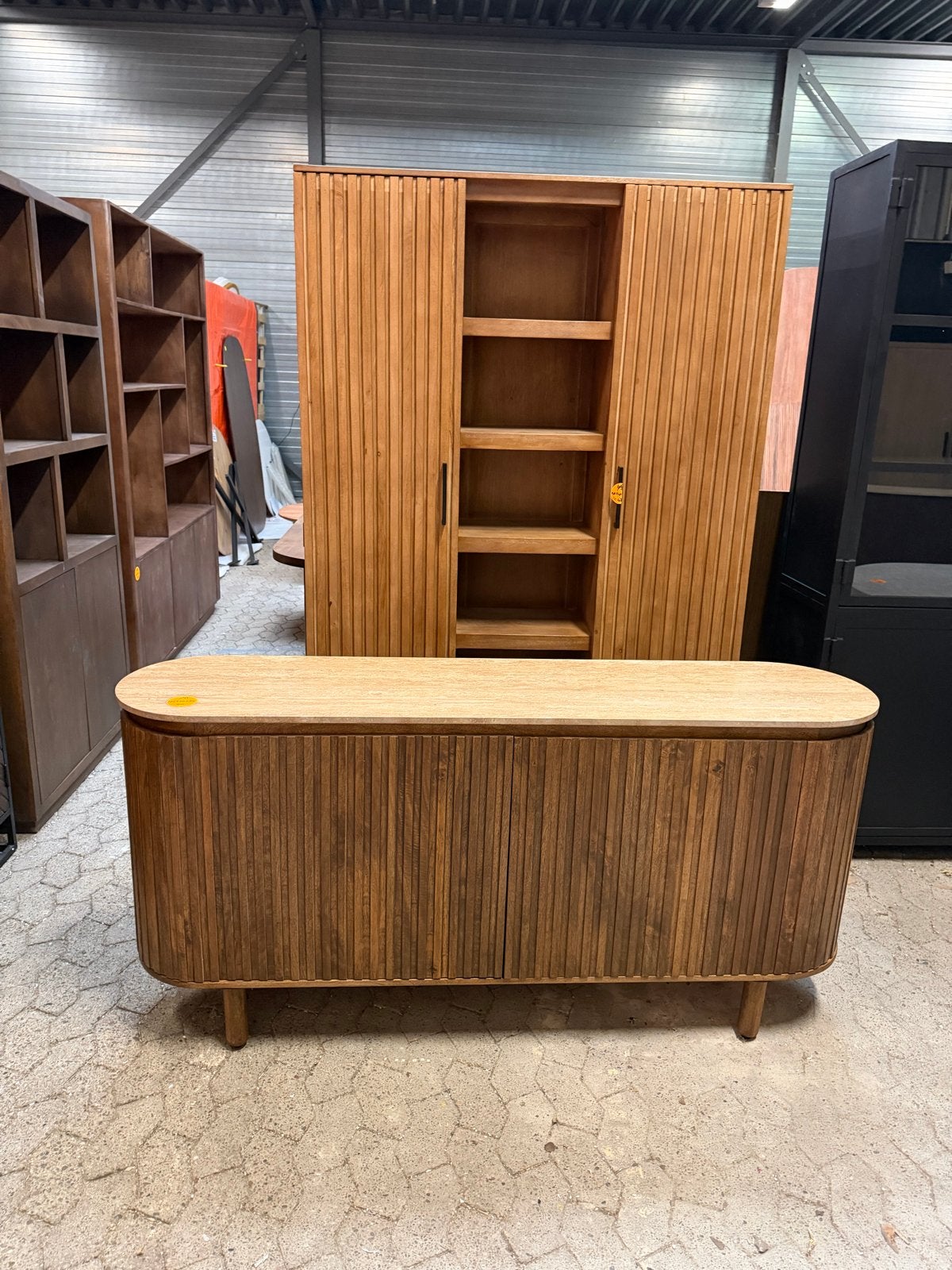 Nieuw Dressoir Mangohout Walnoot met Travertin Blad, Huis en Inrichting, Kasten | Dressoirs, Ophalen, Japandi, 150 tot 200 cm