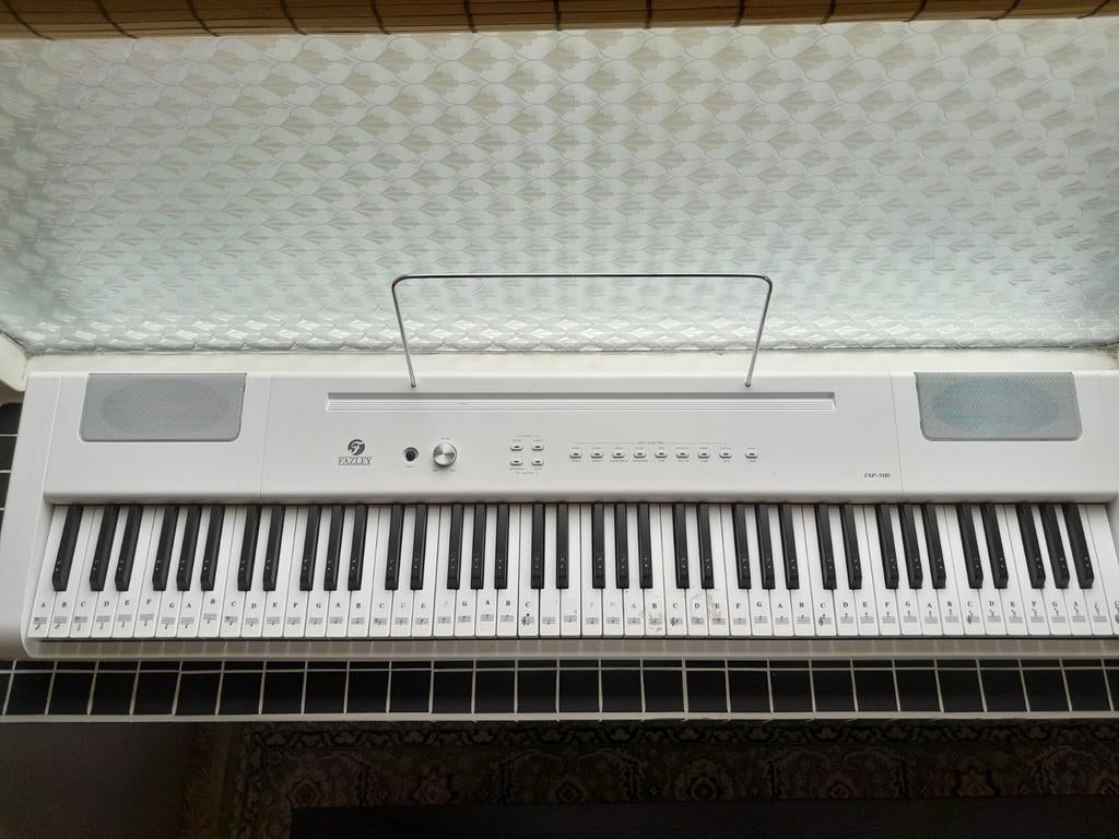 Fazley FSP-500 Digitale piano wit, Muziek en Instrumenten, Piano's, Ophalen of Verzenden, Zo goed als nieuw, Wit