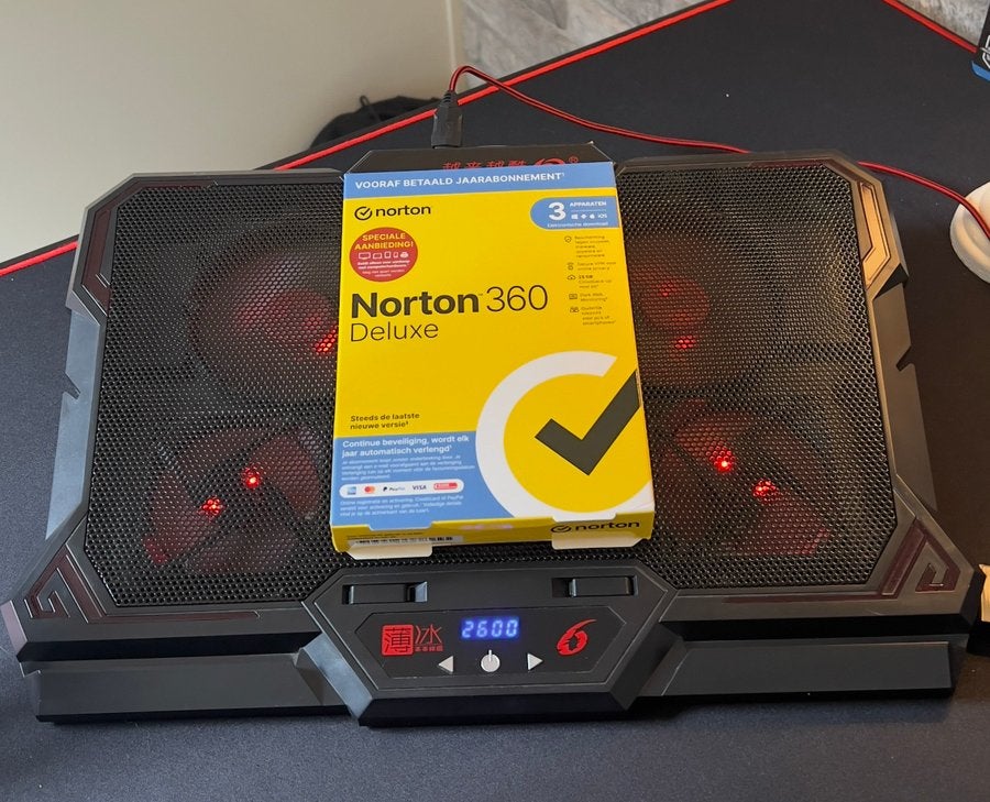 Laptop koeler + Norton 360 Deluxe, Computers en Software, Ophalen, Gebruikt, Luchtkoeling