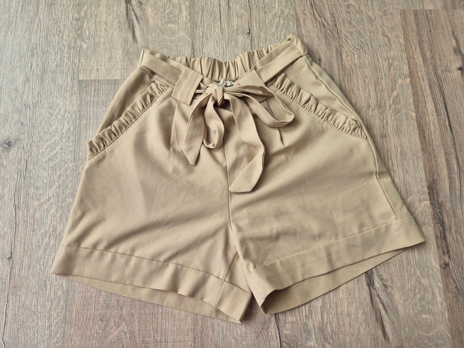 Emma & Ella korte pantalon maat S, Kort, Beige, Nieuw, Ophalen of Verzenden