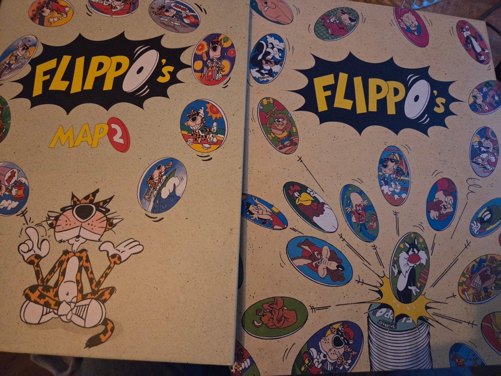 Bomvolle complete Flippo Mappen Deel 1 en 2, Ophalen of Verzenden, Cheetos 24 Game, Verzameling, Met verzamelmap(pen)