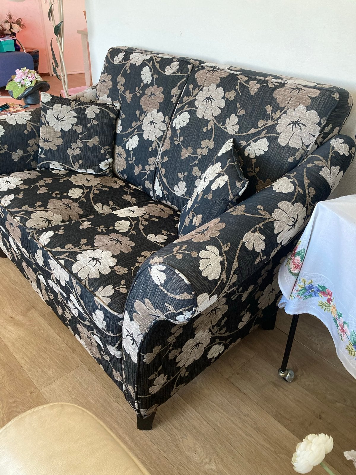 Gratis 2-zits bankje met bloemenprint - Harderwijk, Ophalen, Gebruikt, 150 tot 200 cm, Tweepersoons