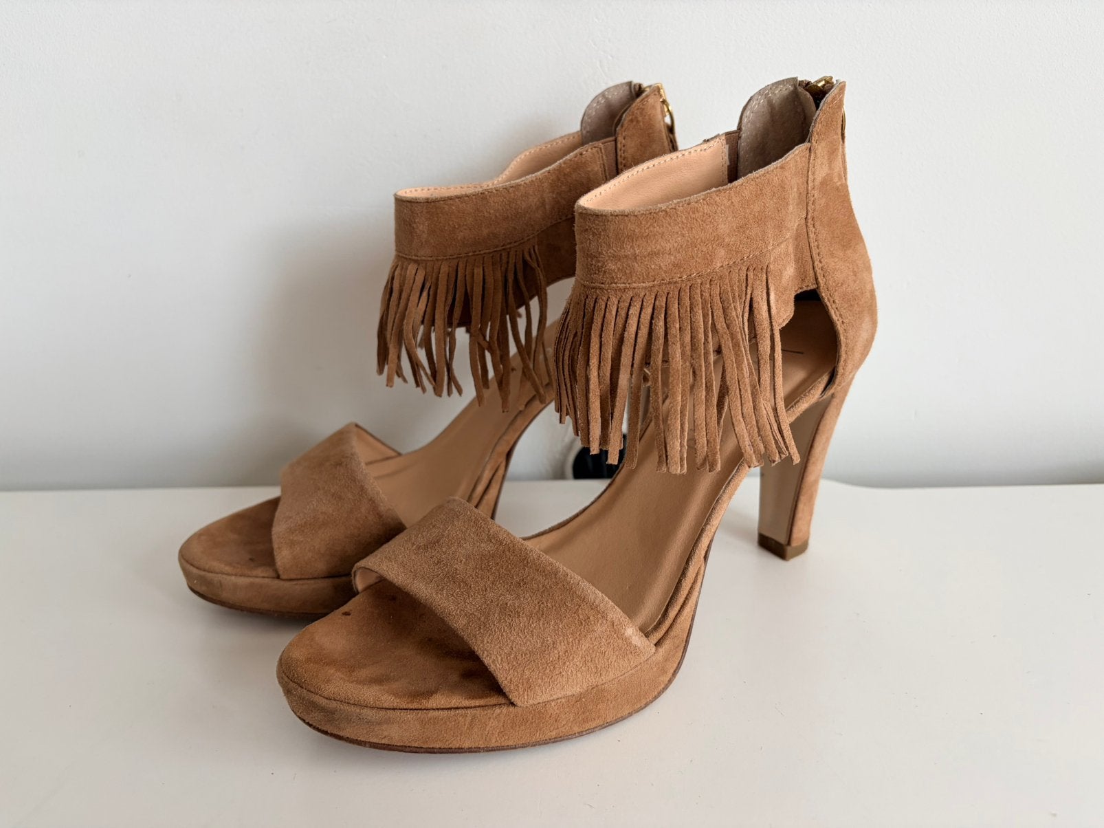 Lina Locchi pumps/hakken met franjes bruin suède maat 38!!!, Pumps, Bruin, Ophalen of Verzenden, Zo goed als nieuw