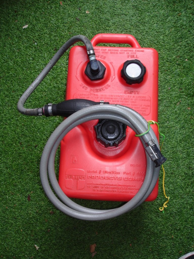 Brandstoftank 11,4 liter met niveaumeter slang en connector, Watersport en Boten, Ophalen, Gebruikt, Motor en Techniek