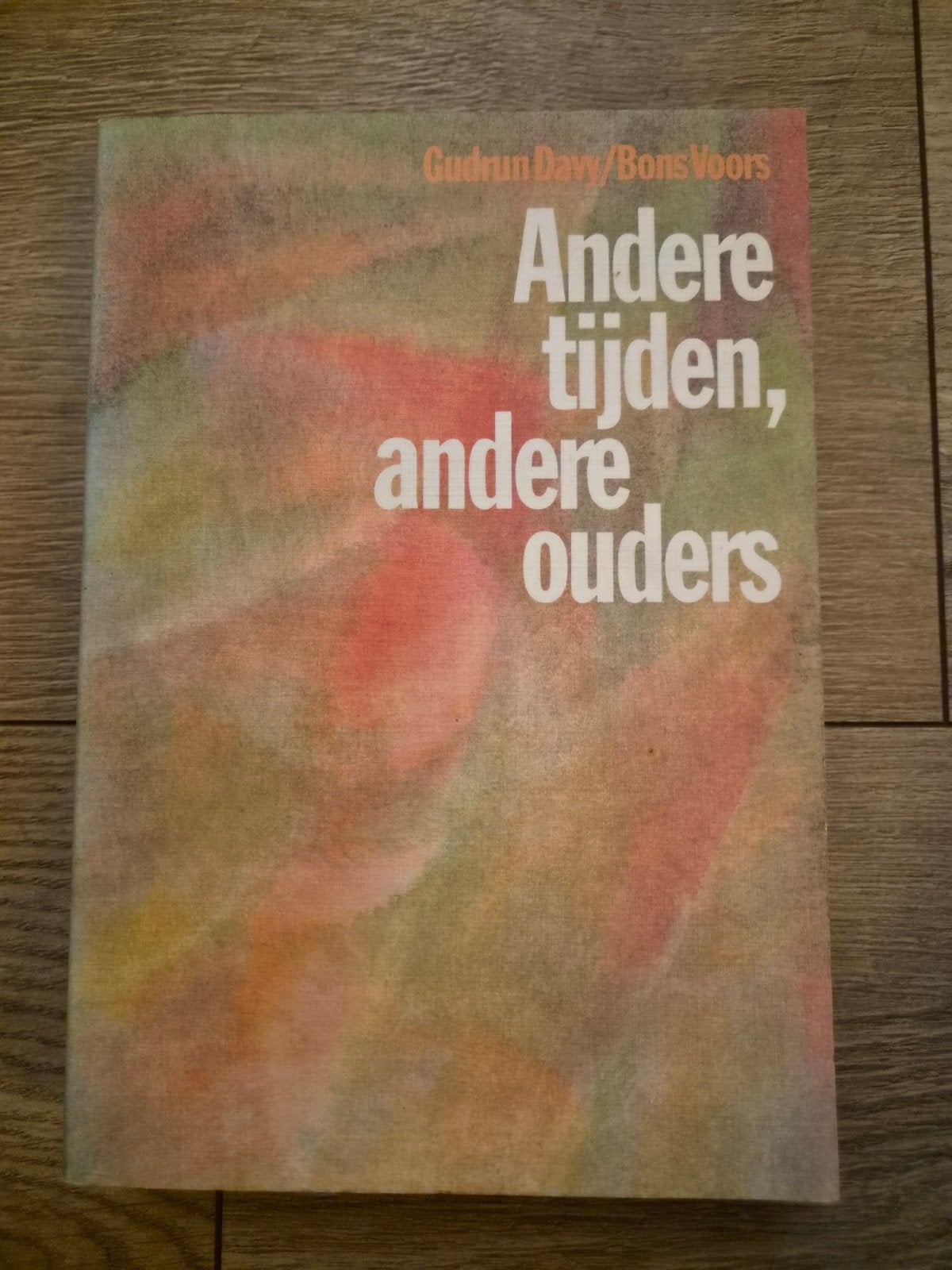 Andere tijden, andere ouders - Gudrun Davy / Bons Voors, Boeken, Ophalen of Verzenden, Gelezen, Opvoeding tot 6 jaar, Gudrun Davy / Bons Voors