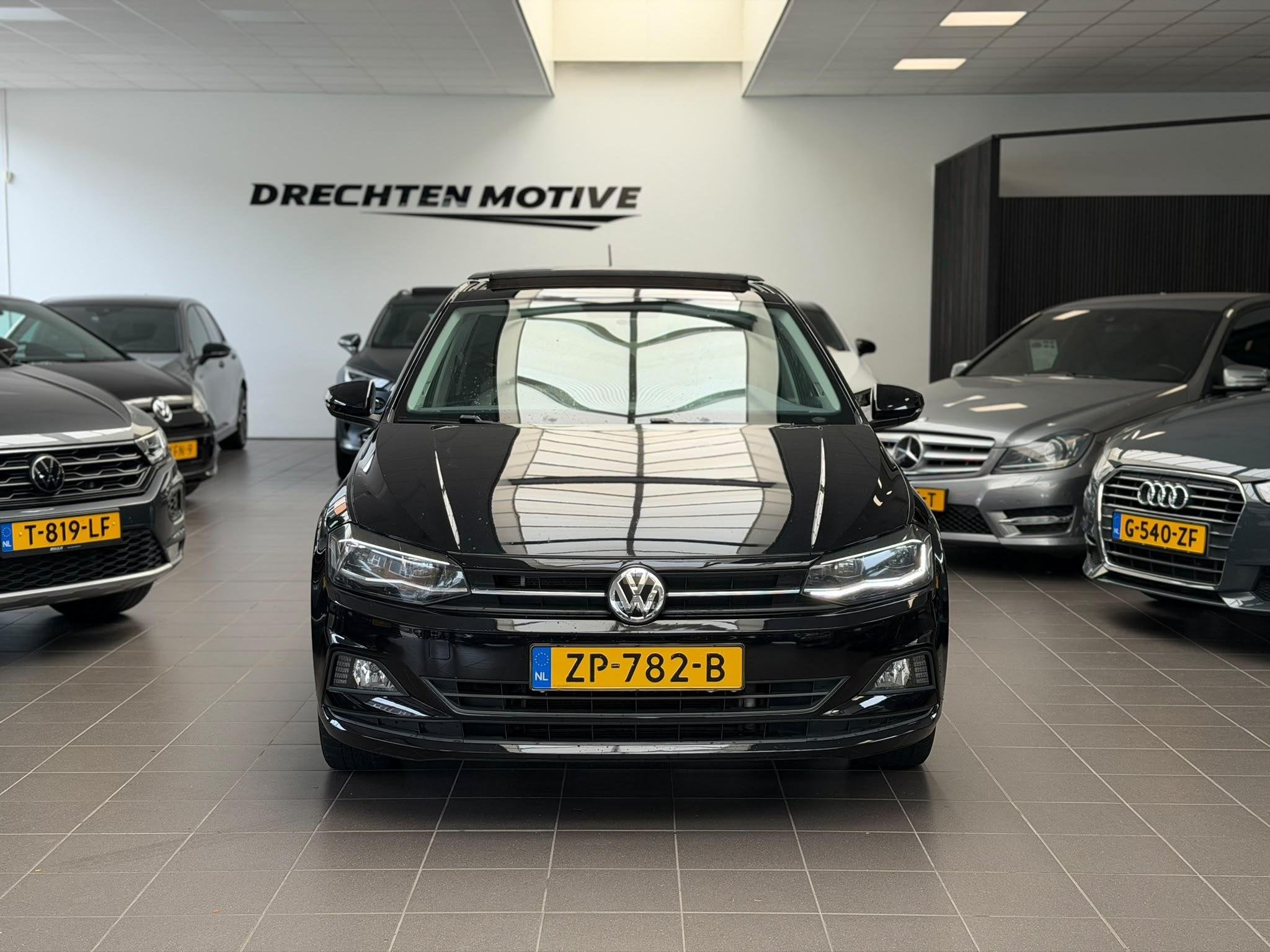 Volkswagen Polo 1.0 TSI Beats / panorama dak / CarPlay / nav, Stof, Gebruikt, Euro 6, 95 pk