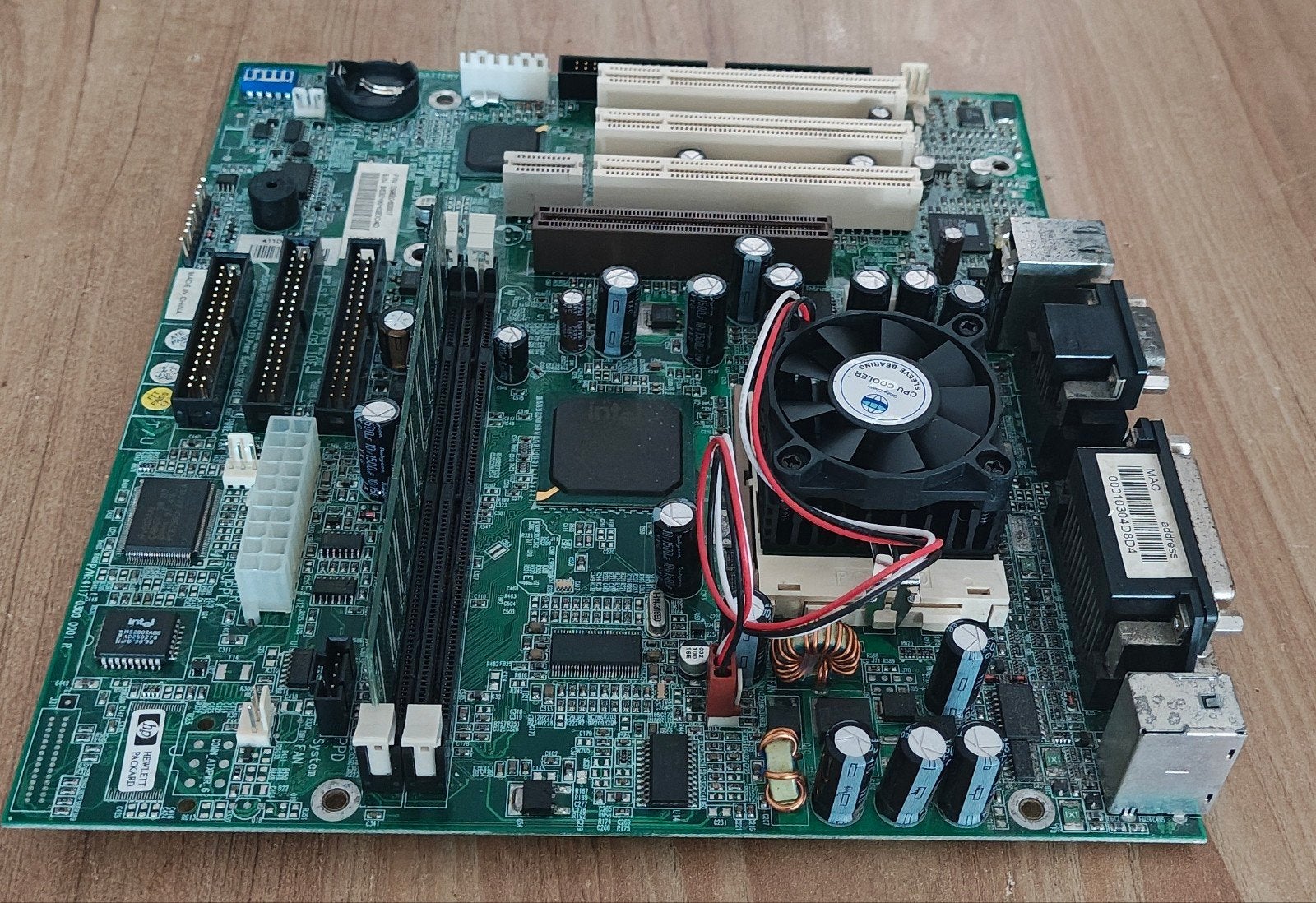 :HP  Vectra vintage Socket 370 Moederbord met cpu en geheuge, Computers en Software, Ophalen of Verzenden
