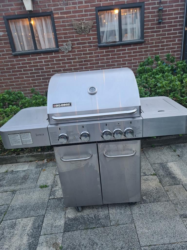Iowa BBQ met 5 pits, zijbrander en spit, Ophalen, Gebruikt
