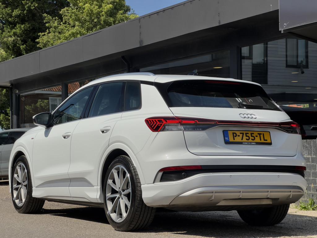 Audi Q4 e-tron 40 2X S-LINE 77 kWh LEDER 20 INCHE-LMV CAMERA, Automaat, Achterwielaandrijving, Gebruikt, Leder en Stof